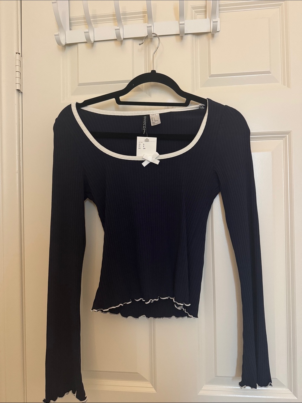 H&M Divided Ribbed navy Long-Sleeve Scoop Neck Top with Contrast Trim and bow
